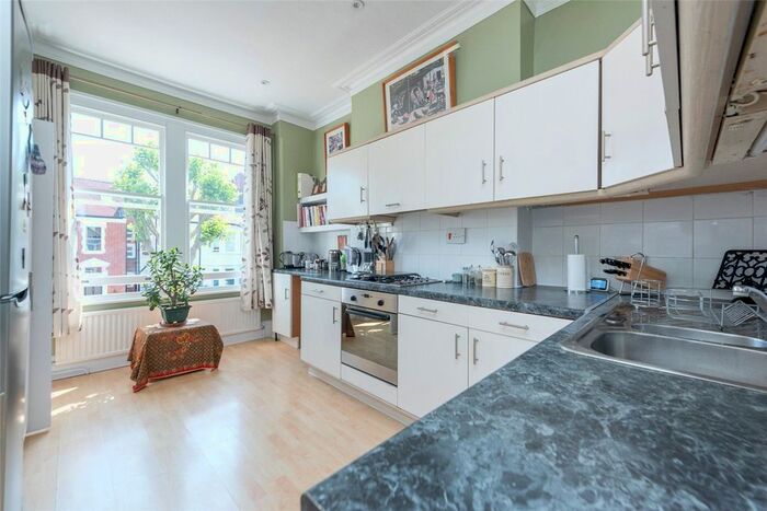 2 Bedroom Flat To Rent In Blenheim Gardens, London, NW2
