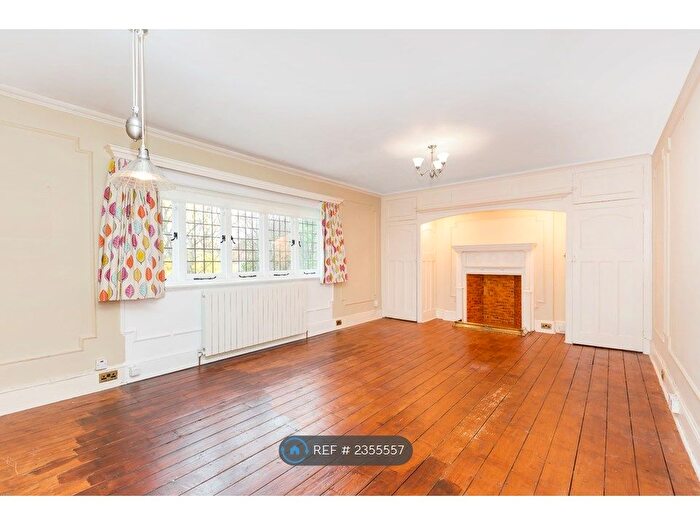 3 Bedroom Flat To Rent In Exeter Road, London, NW2