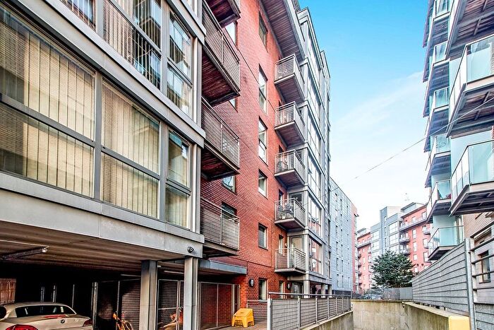 2 Bedroom Flat To Rent In City Road East, Manchester, Greater Manchester, M15