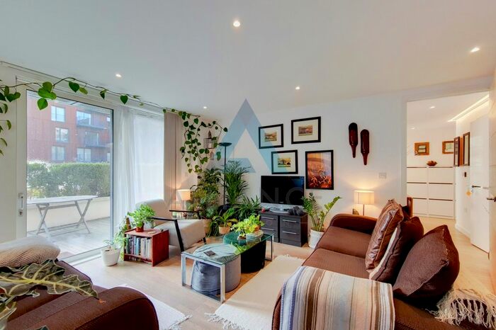 2 Bedroom Flat To Rent In Whiting Way, London, SE16