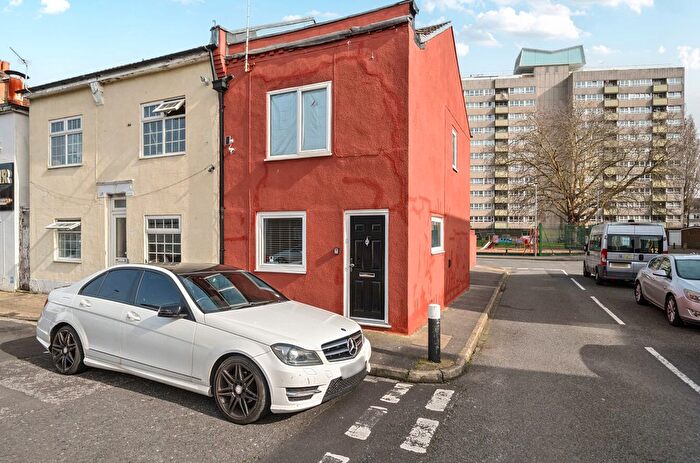 2 Bedroom End Of Terrace House For Sale In Baker Street, Portsmouth, Hampshire, PO1