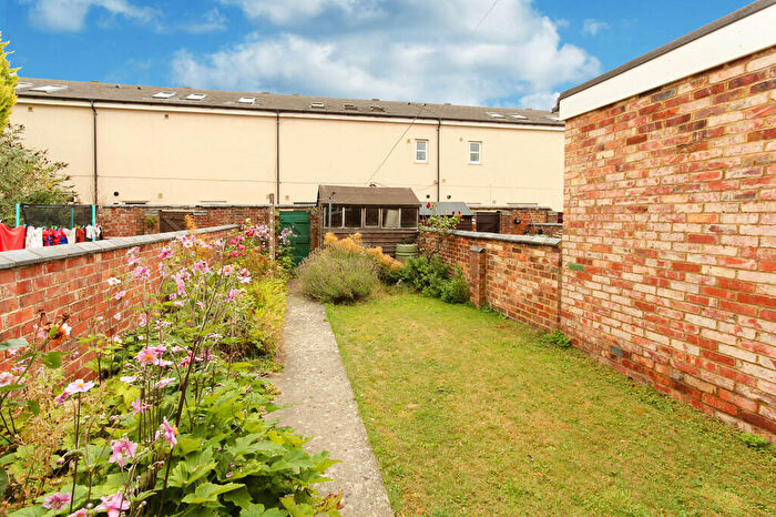 3 Bedroom Terraced House For Sale In Hatton Park Road, Wellingborough, NN8
