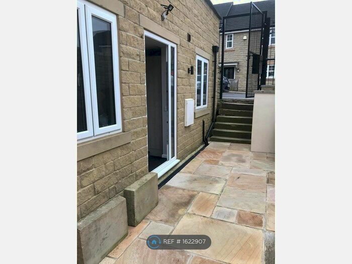 2 Bedroom Flat To Rent In Windhill, Shipley, BD18