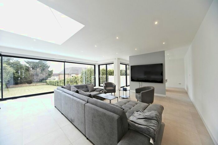 4 Bedroom Bungalow To Rent In Ruden Way, Epsom, KT17