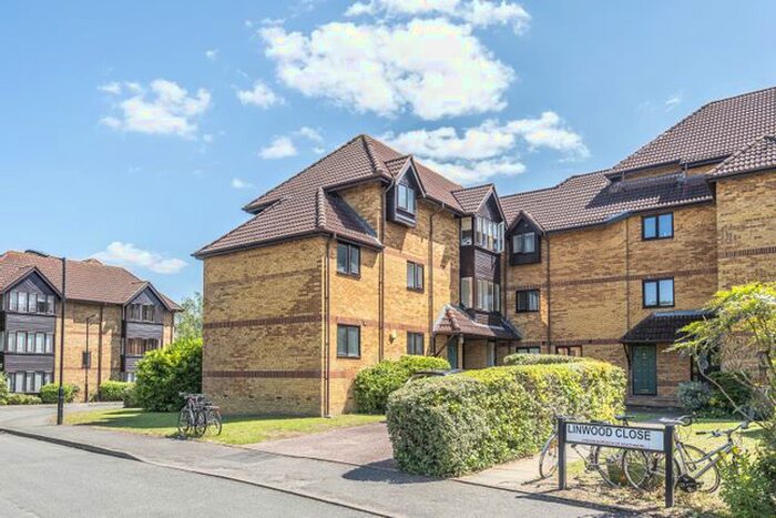 1 Bedroom Flat To Rent In Linwood Close, London, SE5