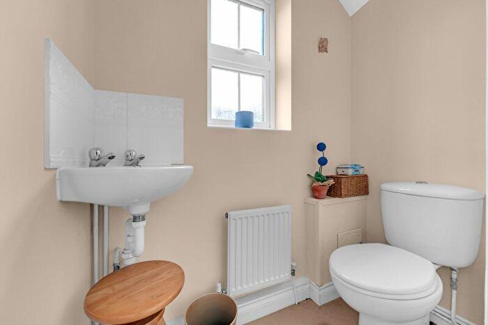2 Bedroom Semi-Detached House For Sale In Finchley Court, Grimsby, DN31