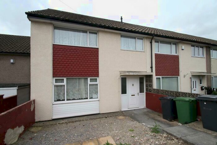 3 Bedroom Town House To Rent In Bodmin Road, Leeds, LS10