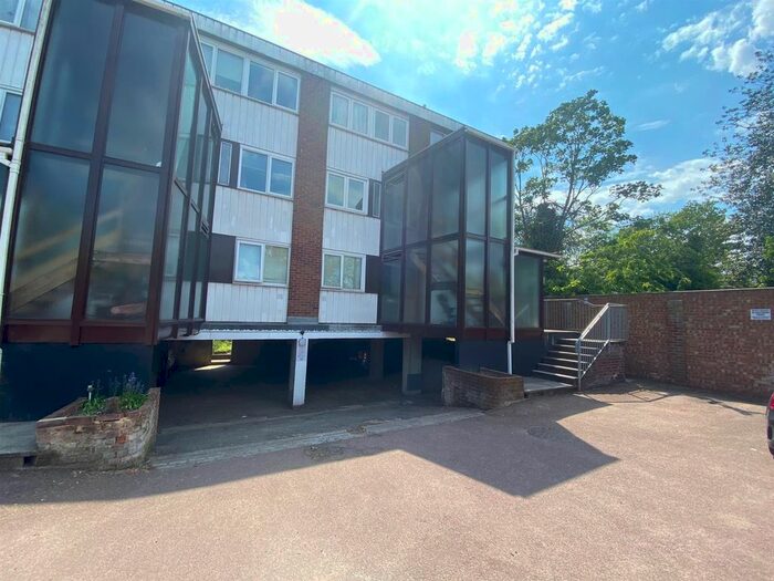 2 Bedroom Flat To Rent In Menthone Place, Hornchurch, RM11