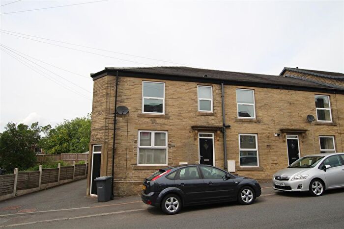 2 Bedroom End Of Terrace House To Rent In Ford Hill, Queensbury, Bradford, BD13