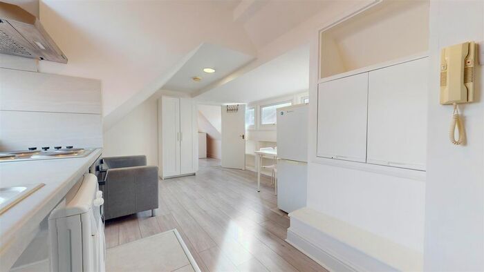 1 Bedroom Flat To Rent In Heathfield Park, Willesden Green, London, NW2