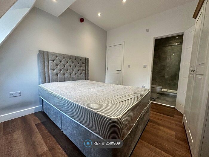 2 Bedroom Flat To Rent In Hanover Square, Leeds, LS3