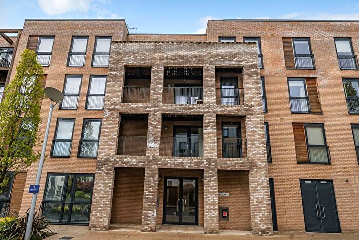 2 Bedroom Flat To Rent In Dukes Court, Stanmore, HA7