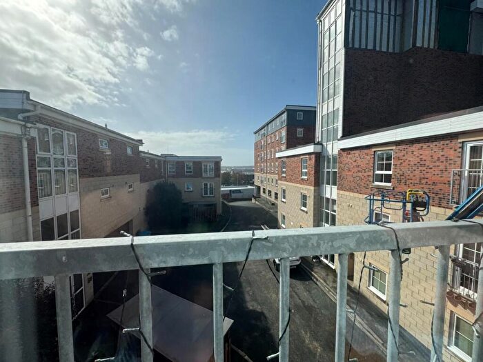 2 Bedroom Flat To Rent In Kaber Court, Horsefall Street, L8