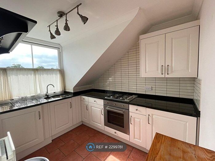 1 Bedroom End Of Terrace House To Rent In Adolphus Road, London, N4