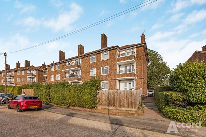 1 Bedroom Flat For Sale In Redcar Road, Romford, RM3