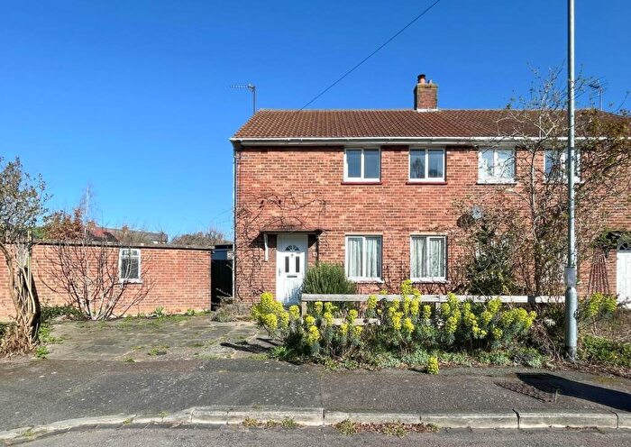 3 Bedroom Semi Detached House For Sale In Stanesfield Close, Cambridge, CB5