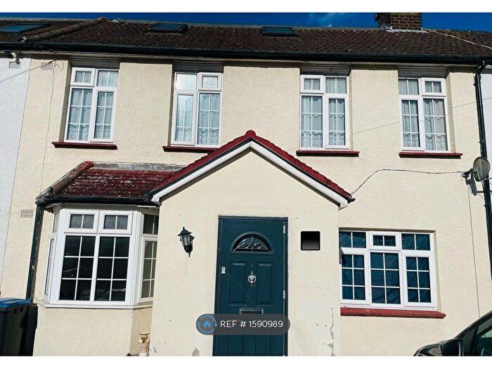 5 Bedroom Terraced House To Rent In Hood Avenue, London, N14