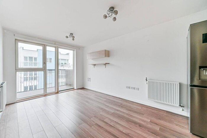 2 Bedroom Flat To Rent In Royal Court, Purley Way, Croydon, CR0