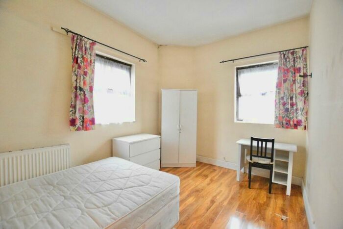 4 Bedroom Flat To Rent In Denmark Street, Plaistow, E13