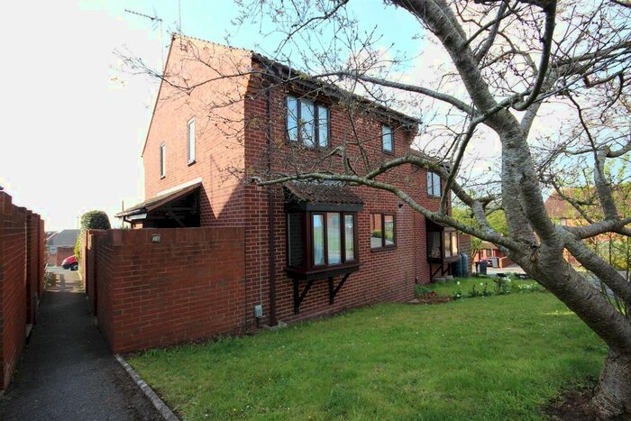 1 Bedroom Terraced House To Rent In Celia Crescent, Exeter, EX4