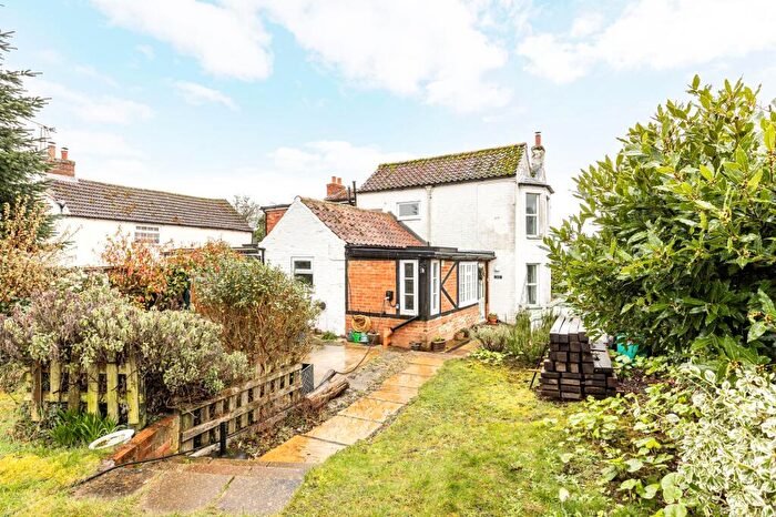 3 Bedroom Semi-Detached House For Sale In Charming Period Cottage In Great Massingham, PE32