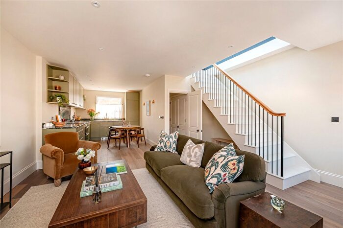 2 Bedroom Maisonette For Sale In Bonchurch Road, London, W10