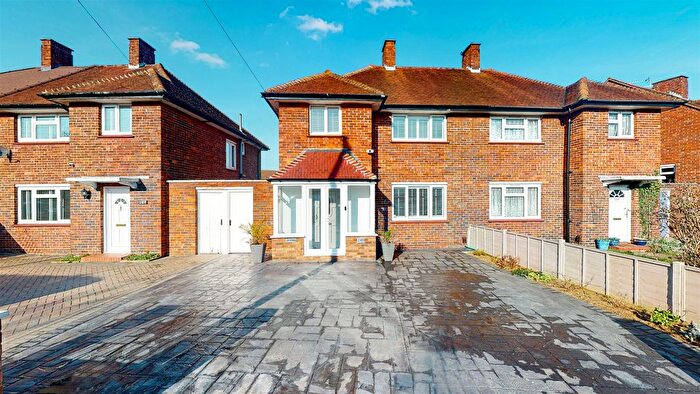 3 Bedroom Semi Detached House To Rent In The Glade, Croydon, CR0