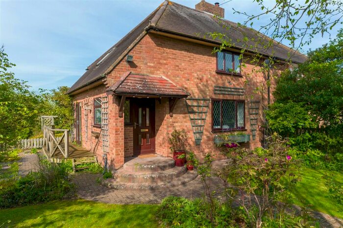 3 Bedroom Semi-Detached House For Sale In Sandlin, Leigh Sinton, Malvern, WR13