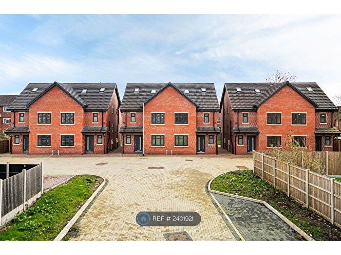 4 Bedroom Semi-Detached House To Rent In Dairy Close, Stockport, SK5