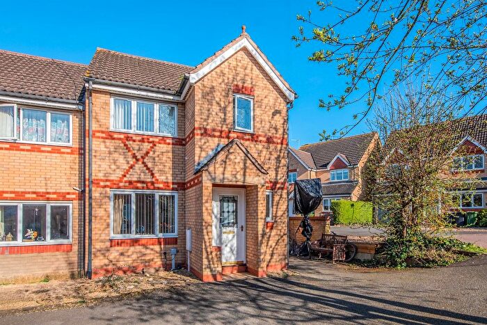 3 Bedroom Semi Detached House For Sale In Thatch Meadow Drive, Market Harborough, LE16