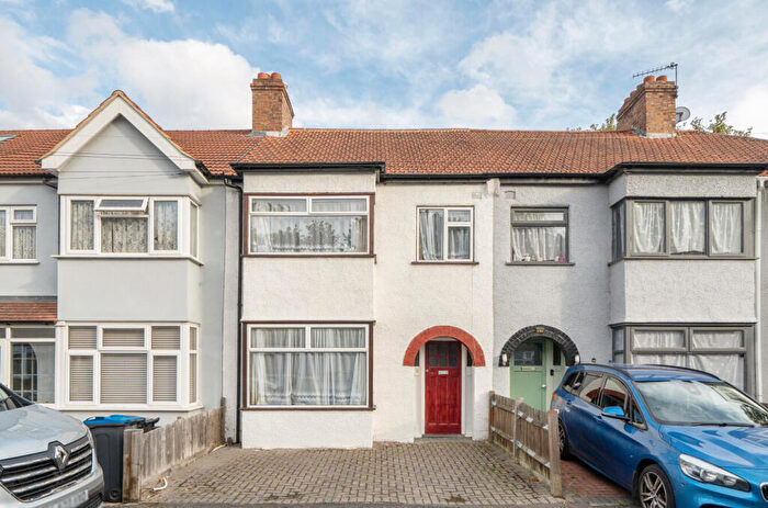 3 Bedroom Terraced House For Sale In Broadway Gardens, Mitcham, CR4