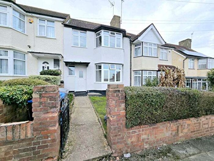 3 Bedroom Terraced House To Rent In The Ridgeway, London, NW9