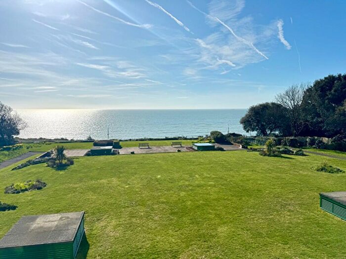 3 Bedroom Apartment For Sale In Grove Road, Bournemouth, Dorset, BH1