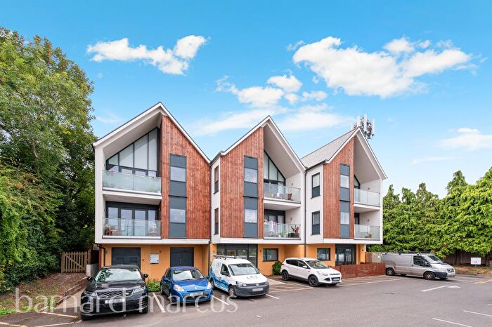 2 Bedroom Flat For Sale In Mollison Drive, Wallington, SM6
