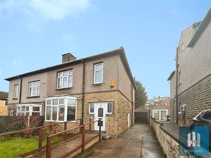 3 Bedroom Semi Detached House To Rent In Lynton Avenue, Springwood, Huddersfield, HD1