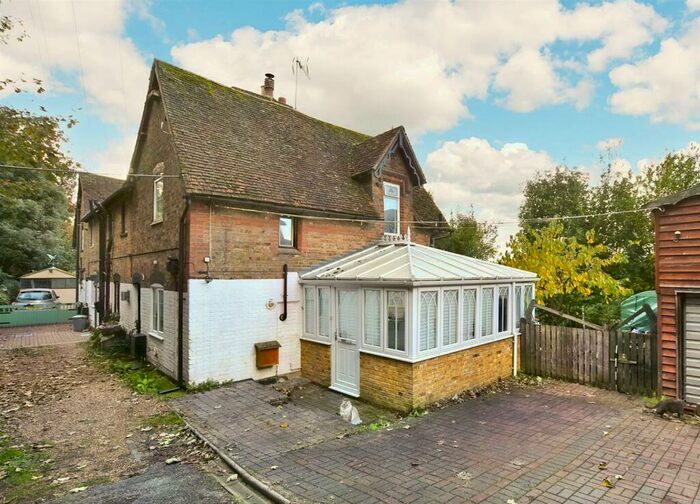 2 Bedroom End Of Terrace House To Rent In Old Cottages, Backfields, Rochester, ME1