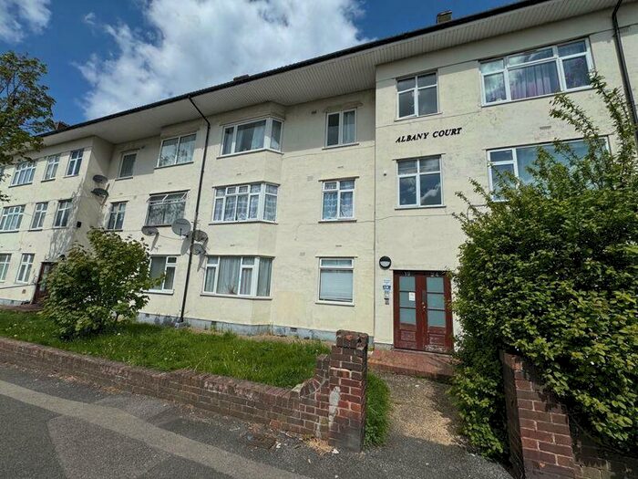 2 Bedroom Flat To Rent In Blundell Road, London, HA8