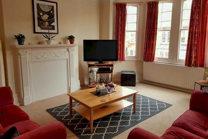 4 Bedroom Flat To Rent In Woodgrange Avenue, London, W5
