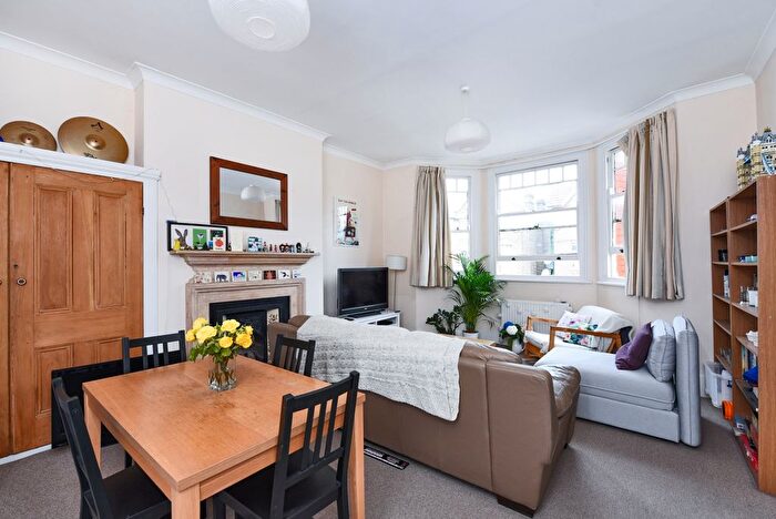 2 Bedroom Flat To Rent In St. Cuthberts Road, Kilburn, London, NW2