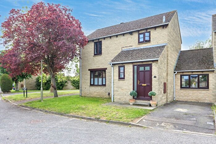 3 Bedroom Link Detached House For Sale In Calais Dene, Bampton, OX18
