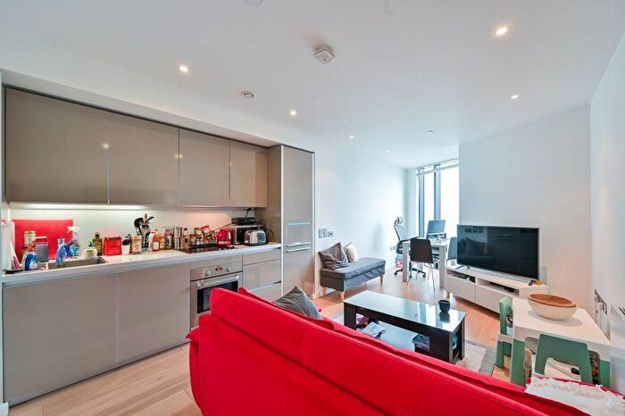 1 Bedroom Flat For Sale In Walworth Road, Elephant And Castle, London, SE1