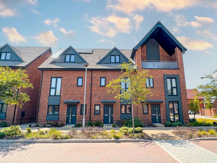 3 Bedroom Terraced House To Rent In Hawthorn Drive, Crowthorne, Berkshire, RG45