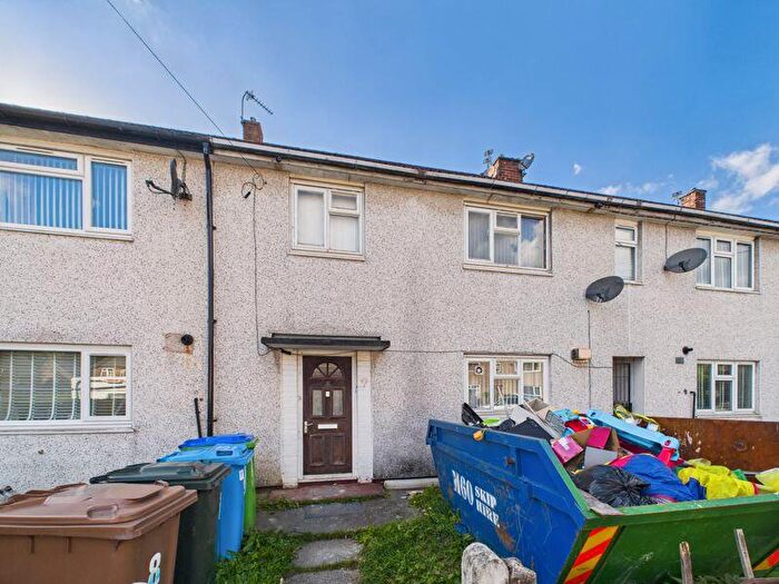 3 Bedroom Terraced House For Sale In Eskdale Drive, Middleton, Manchester, M24