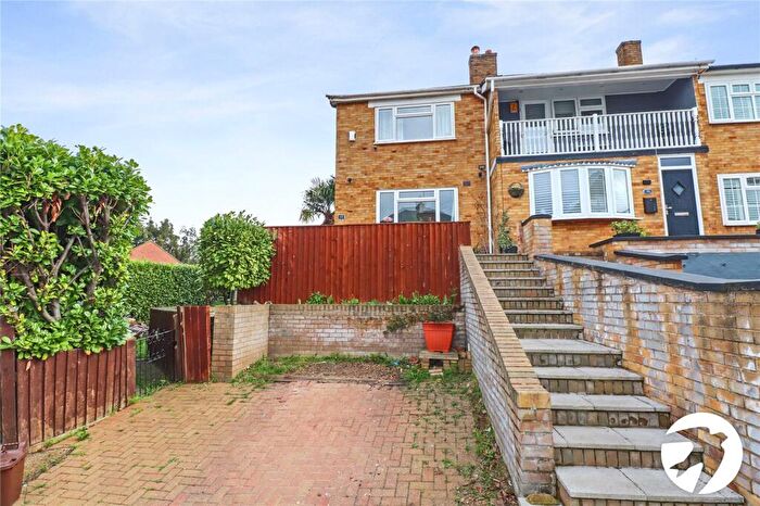 3 Bedroom End Of Terrace House For Sale In Heron Hill, Belvedere, Kent, DA17