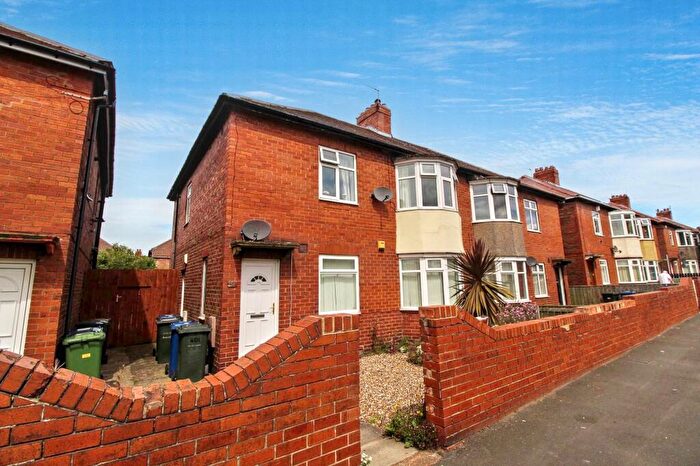 2 Bedroom Flat For Sale In Two Ball Lonnen, Fenham, Newcastle Upon Tyne, Tyne And Wear, NE4