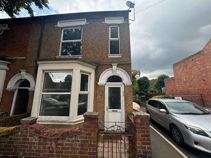 4 Bedroom Terraced House To Rent In St Peters Avenue, Kettering, NN16