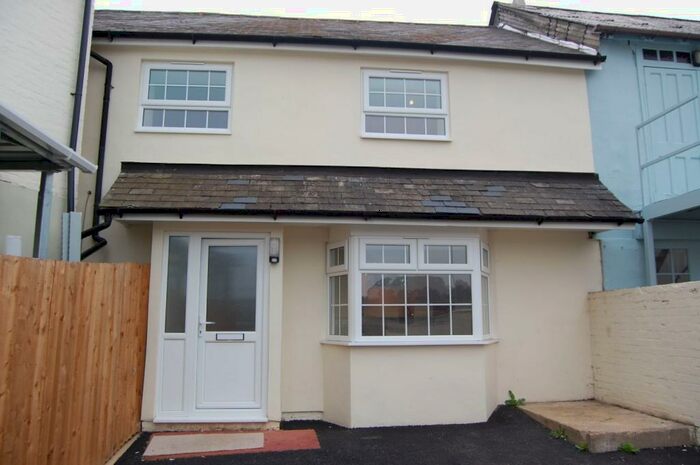 2 Bedroom Flat To Rent In High Street, Weedon, Northants, NN7