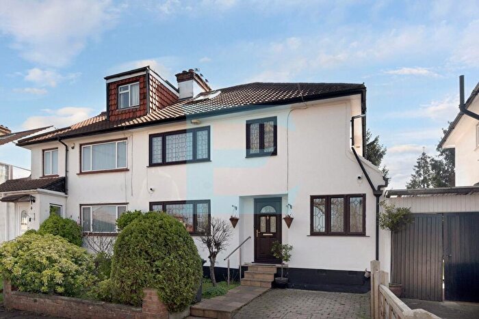 5 Bedroom Semi Detached House For Sale In Laurel Gardens, Mill Hill, London, NW7