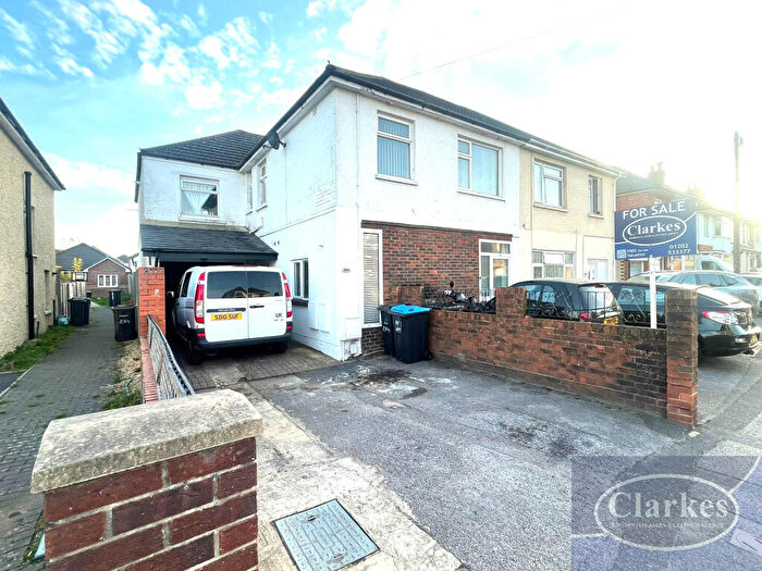 3 Bedroom Flat For Sale In Columbia Road, Bournemouth, BH10