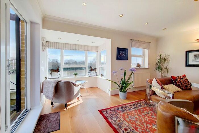 3 Bedroom Flat To Rent In Russell Close, Chiswick, W4